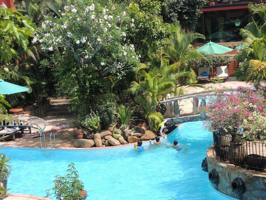 Elephant Blanc Phnom Penh Ngoại thất bức ảnh